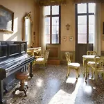 Vintage Venice Apartment