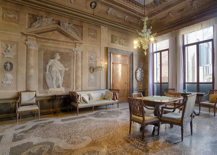 Vintage Venice Apartment